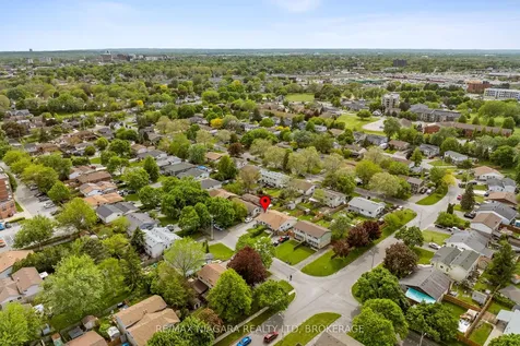21 Allan Drive St. Catharines ON L2N 5S4
