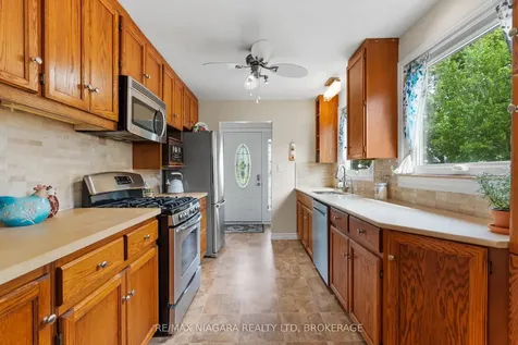 21 Allan Drive St. Catharines ON L2N 5S4