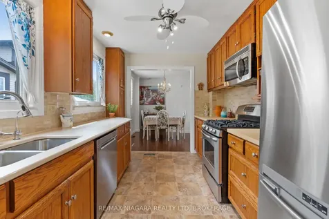 21 Allan Drive St. Catharines ON L2N 5S4