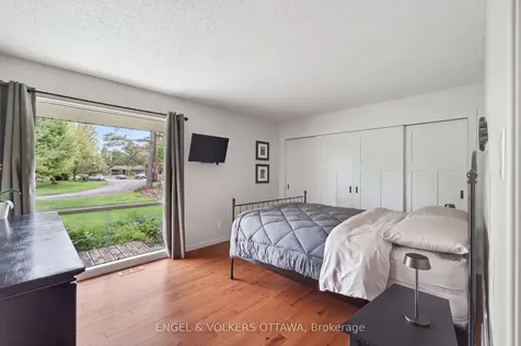 35 Riopelle Court Kanata ON K2K 1J2