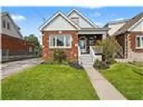 34 Weir Street S Hamilton ON L8K 3A4