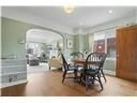 34 Weir Street S Hamilton ON L8K 3A4