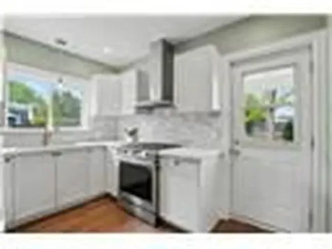 34 Weir Street S Hamilton ON L8K 3A4