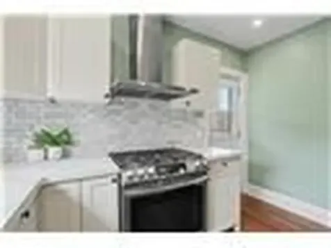 34 Weir Street S Hamilton ON L8K 3A4
