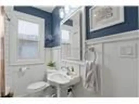 34 Weir Street S Hamilton ON L8K 3A4