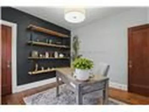 34 Weir Street S Hamilton ON L8K 3A4
