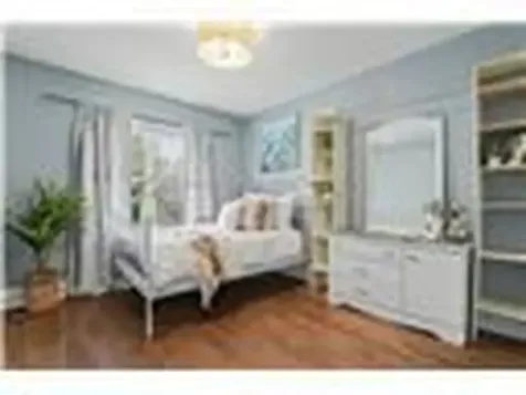 34 Weir Street S Hamilton ON L8K 3A4