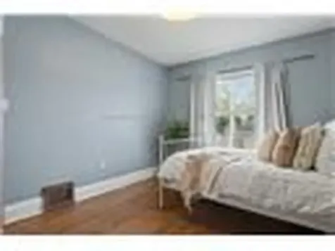 34 Weir Street S Hamilton ON L8K 3A4