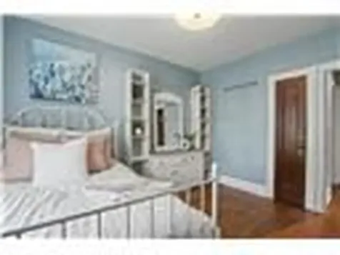 34 Weir Street S Hamilton ON L8K 3A4