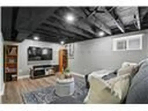 34 Weir Street S Hamilton ON L8K 3A4