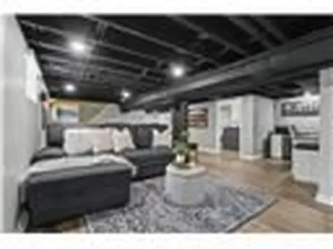 34 Weir Street S Hamilton ON L8K 3A4