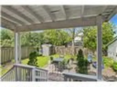 34 Weir Street S Hamilton ON L8K 3A4