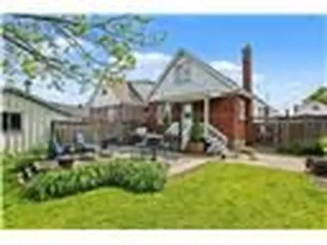 34 Weir Street S Hamilton ON L8K 3A4