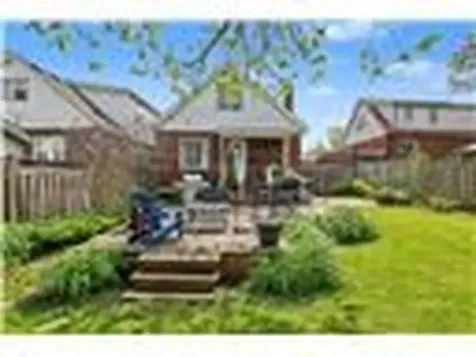 34 Weir Street S Hamilton ON L8K 3A4