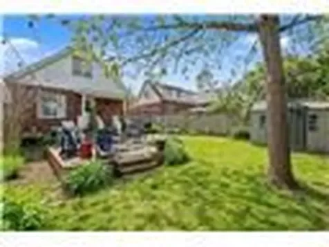 34 Weir Street S Hamilton ON L8K 3A4