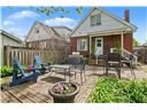 34 Weir Street S Hamilton ON L8K 3A4