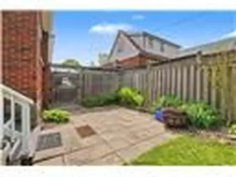 34 Weir Street S Hamilton ON L8K 3A4
