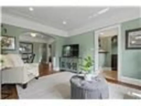 34 Weir Street S Hamilton ON L8K 3A4