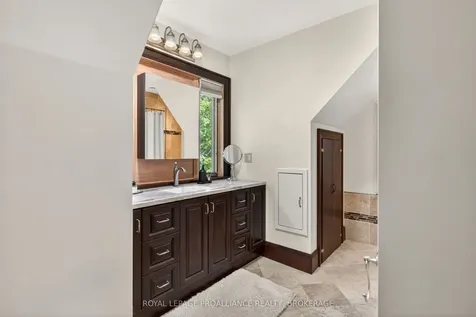 204 Collingwood Street Kingston ON K7L 3X8