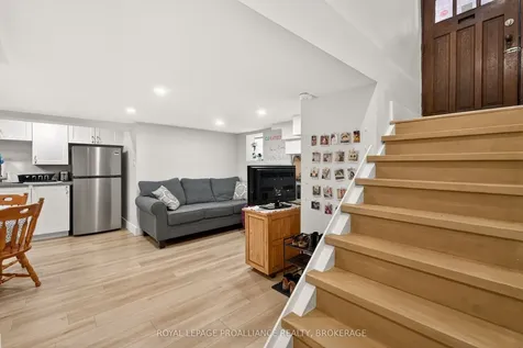 204 Collingwood Street Kingston ON K7L 3X8
