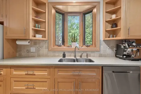 204 Collingwood Street Kingston ON K7L 3X8