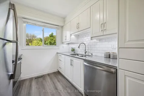 71 Blackhorne Drive Kitchener ON N2E 1T5