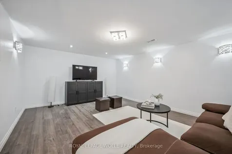 71 Blackhorne Drive Kitchener ON N2E 1T5