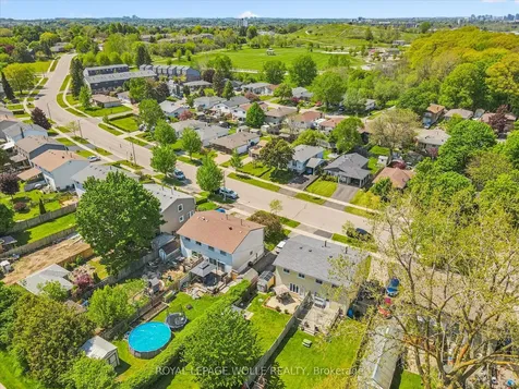 71 Blackhorne Drive Kitchener ON N2E 1T5