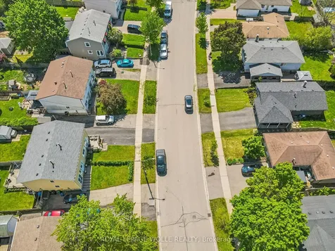 71 Blackhorne Drive Kitchener ON N2E 1T5