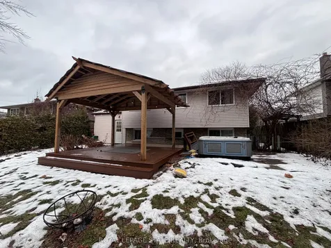 3 Governor Simcoe Drive St. Catharines ON L2N 3J1