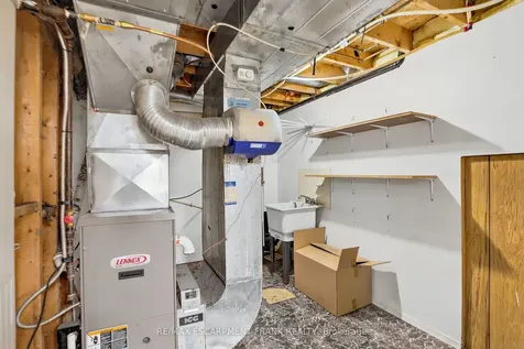 35 Amblecote Place Hamilton ON L8W 3E9