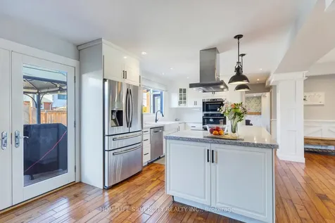 203 Montmorency Drive Hamilton ON L8K 5H3