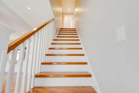 203 Montmorency Drive Hamilton ON L8K 5H3