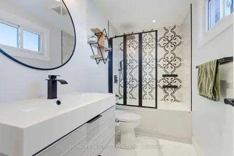 203 Montmorency Drive Hamilton ON L8K 5H3