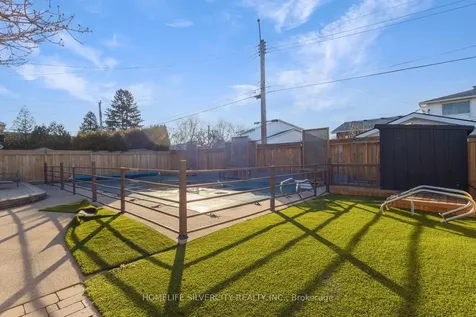 203 Montmorency Drive Hamilton ON L8K 5H3