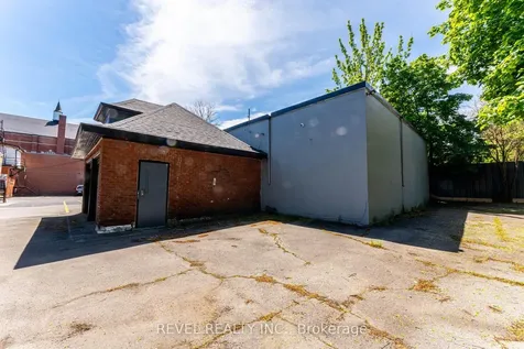 822 Main Street E Hamilton ON L8M 1L6