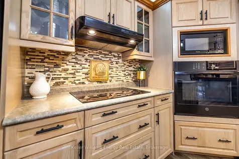 19 Pinewood Crescent Kawartha Lakes ON L0A 1K0