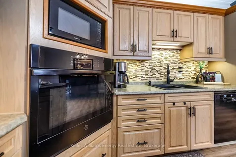 19 Pinewood Crescent Kawartha Lakes ON L0A 1K0