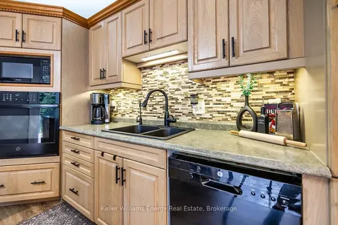 19 Pinewood Crescent Kawartha Lakes ON L0A 1K0