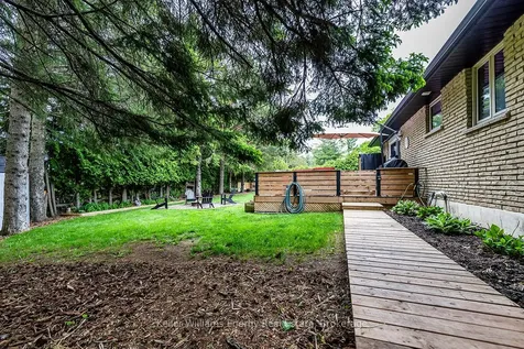 19 Pinewood Crescent Kawartha Lakes ON L0A 1K0