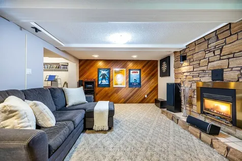 19 Pinewood Crescent Kawartha Lakes ON L0A 1K0