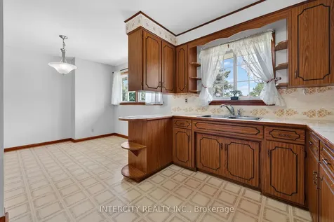8735 Howe Crescent Niagara Falls ON L2G 6Z4