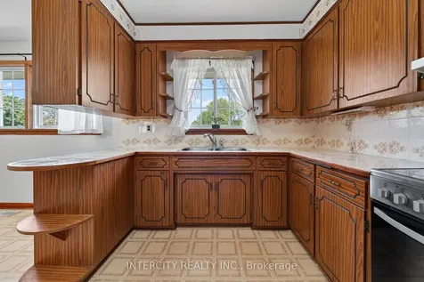 8735 Howe Crescent Niagara Falls ON L2G 6Z4