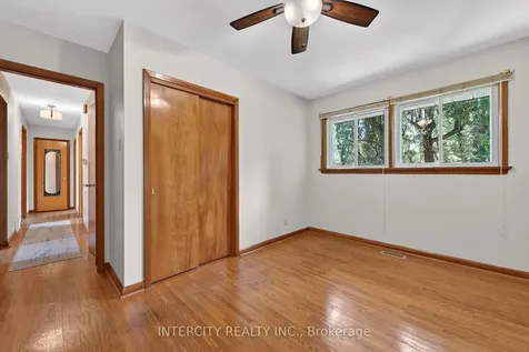 8735 Howe Crescent Niagara Falls ON L2G 6Z4