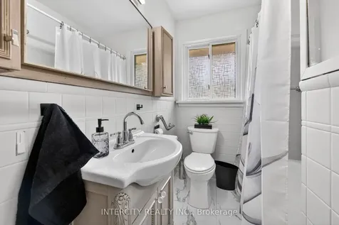 8735 Howe Crescent Niagara Falls ON L2G 6Z4