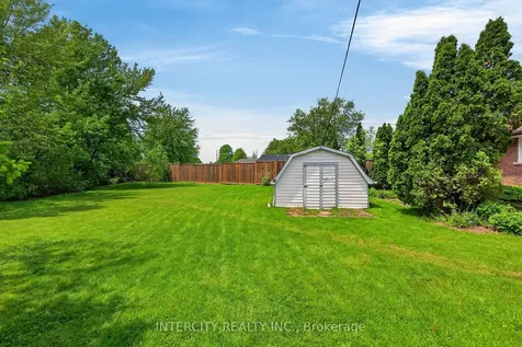 8735 Howe Crescent Niagara Falls ON L2G 6Z4