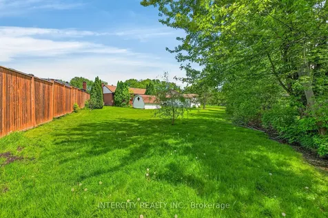 8735 Howe Crescent Niagara Falls ON L2G 6Z4