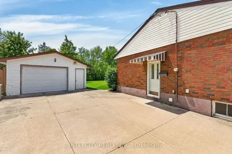 8735 Howe Crescent Niagara Falls ON L2G 6Z4
