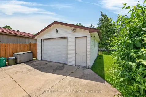 8735 Howe Crescent Niagara Falls ON L2G 6Z4