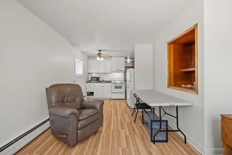 176 Nelson Street Kingston ON K7L 3X1
